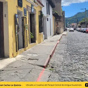 De San Carlos La Quinta ** Antigua