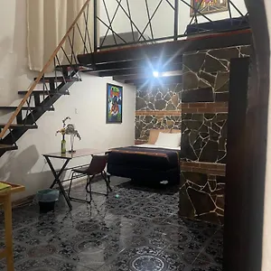 Casa Alejandro De Caballeros ** Antigua